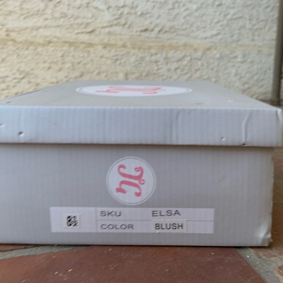 ⭐️HOST PICK⭐️ NWT NIB JG Retro Look Nude Heels - Picture 8 of 10